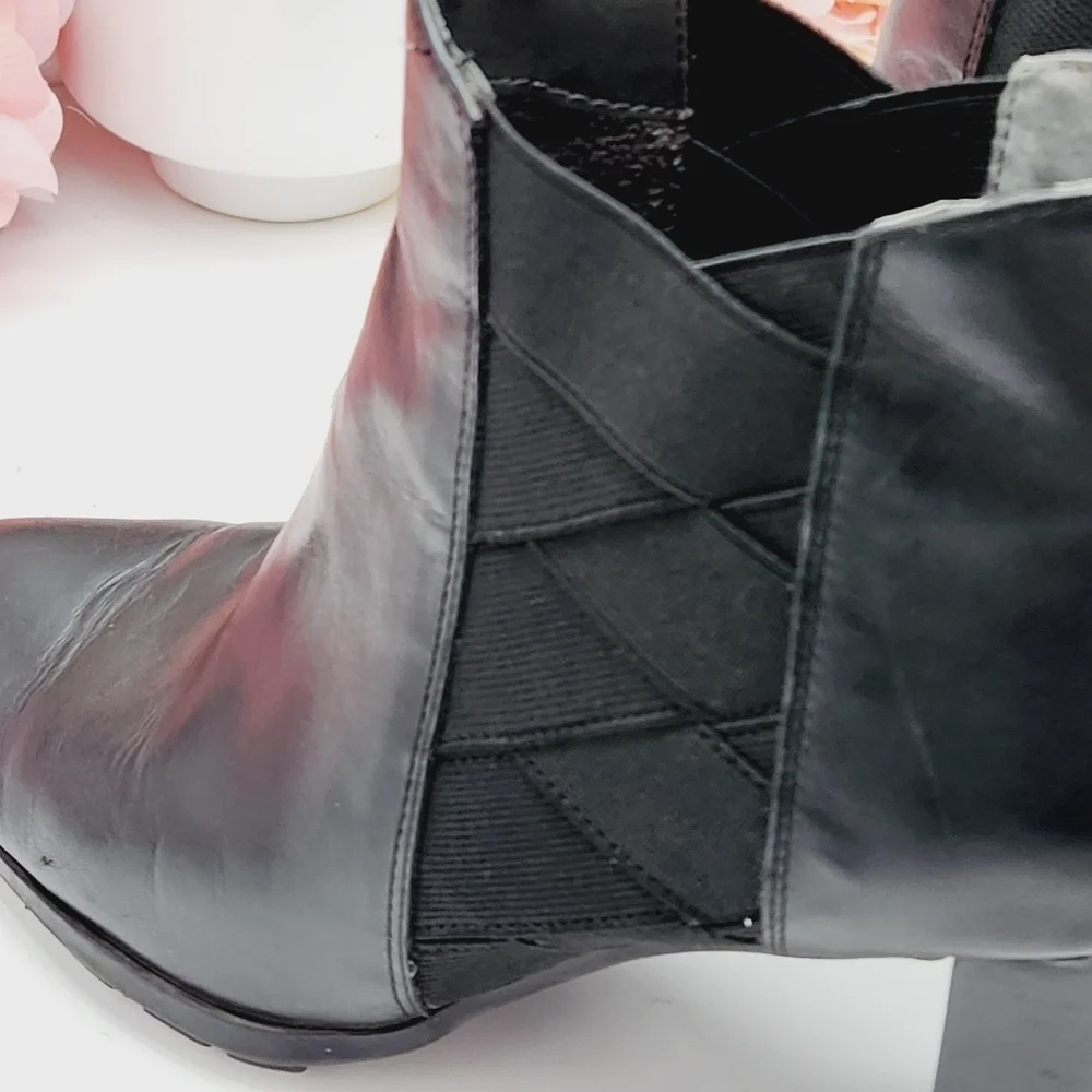 Adrienne Vittadini EUC Trinie Black Boots Women’s Size 8 Chunky Heel Booties.